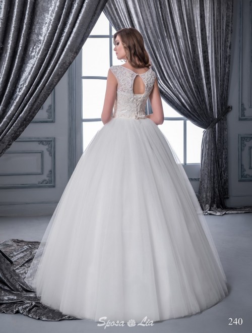 https://www.sposa-lia.com/images/stories/virtuemart/product/240       (3).jpg